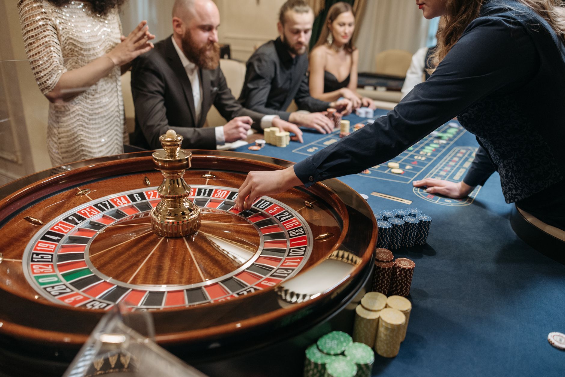 Collage: Slots, Live‑Dealer‑Tisch und Jackpot in einem Online‑Casino